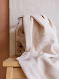 Muslin / Dark Petals