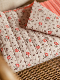 Quilted poplin / Soft peach flowers