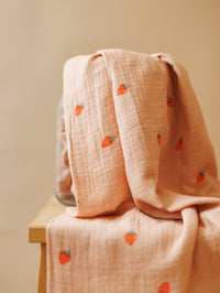 Muslin / Peach Strawberries