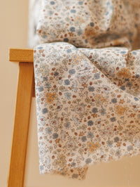 Bombaž / Terracotta + Tiny Blue Flowers